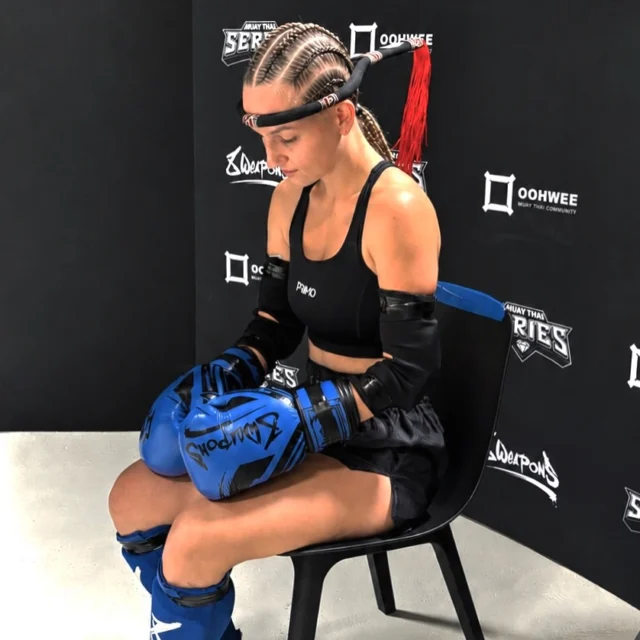 MTS 23 in Frankfurt 💥

Ein intensives Wochenende im @main_gym Frankfurt liegt hinter uns. Unsere Kämpferin Joceline stand bei der @muaythaiseries 23 im Ring.

Beide Kämpferinnen legten von Anfang an ein hohes Tempo hin. 

Der Kampf war dabei überwiegend von intensiven Clinch Situationen geprägt. 

Über die gesamte Kampfdistanz lieferten sich beide einen temporeichen und disziplinierten Kampf, den Joceline am Ende nach Punkten abgeben musste.

Wir sind stolz auf die sportliche Leistung und können wertvolle Erfahrungen für ihre weitere Entwicklung im Training mitnehmen 🥊