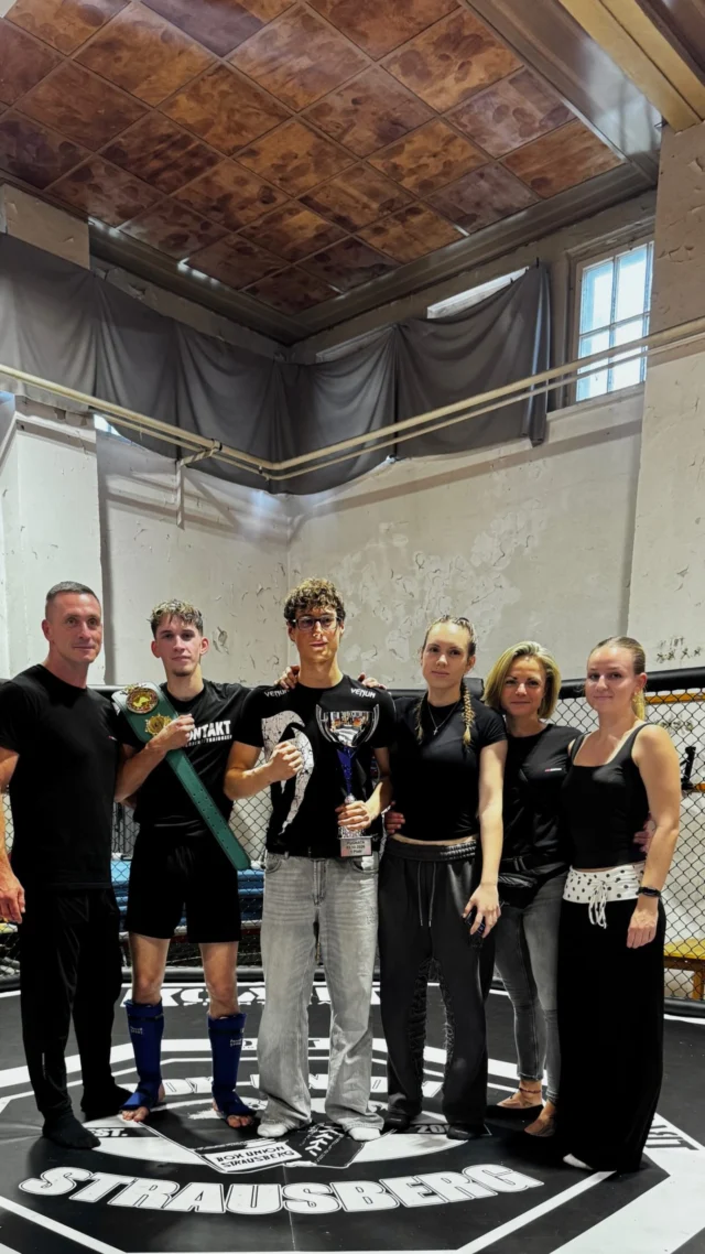 Ein paar Einblicke von der Pugnata in Strausberg 🥊

Lennart nahm am Turnier teil und konnte seinen ersten Kampf bereits in der ersten Runde durch TKO für sich entscheiden. Den zweiten Kampf gewann er nach Punkten und sicherte sich damit den Turniersieg. 

Marie gewann ihren Kampf ebenfalls in der ersten Runde durch TKO.

Niels konnte sich gegen einen starken Gegner durchsetzten und sicherte sich damit sowohl den Sieg, als auch den Gürtel!

🎥 @j_.oc._i